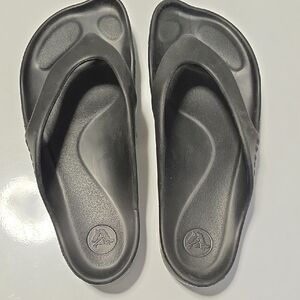 Crocs  Black Women's Comfort Flip Flop Sandals EUC Size 8